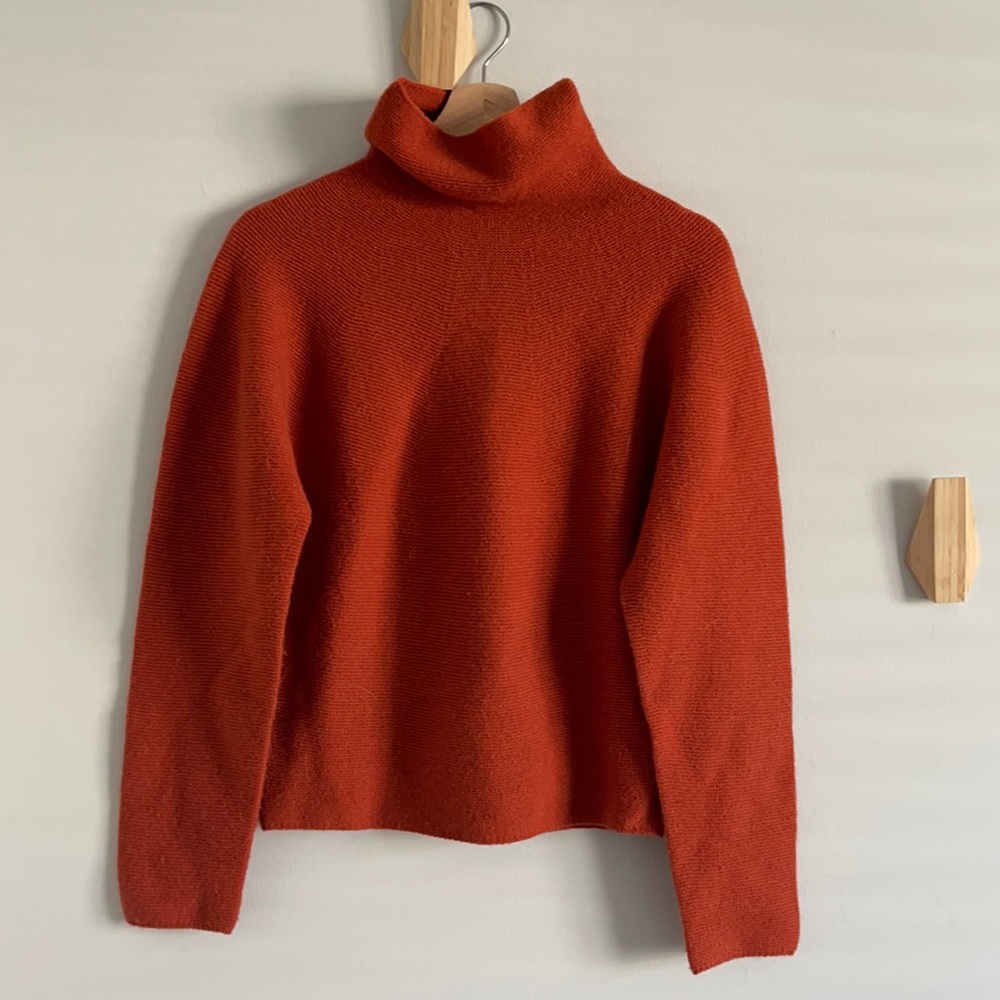 Uniqlo turtle neck sweater size xs